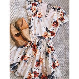 SOLD NWOT Lulu’s Floral Dress
